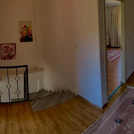Apartment Closest House To The Airport *